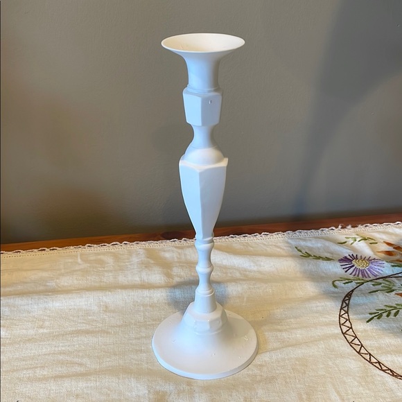 Elegant White Metal  Candle Holder - Picture 1 of 3